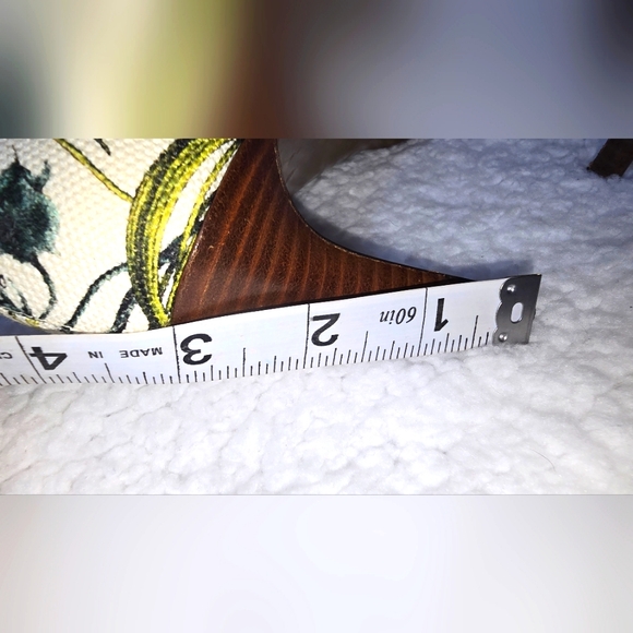 Gucci Canvas Flora White Multicolor Peep Toe Pumps - Picture 11 of 12